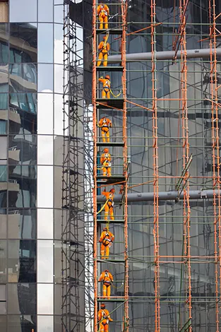 Falling form scaffolding