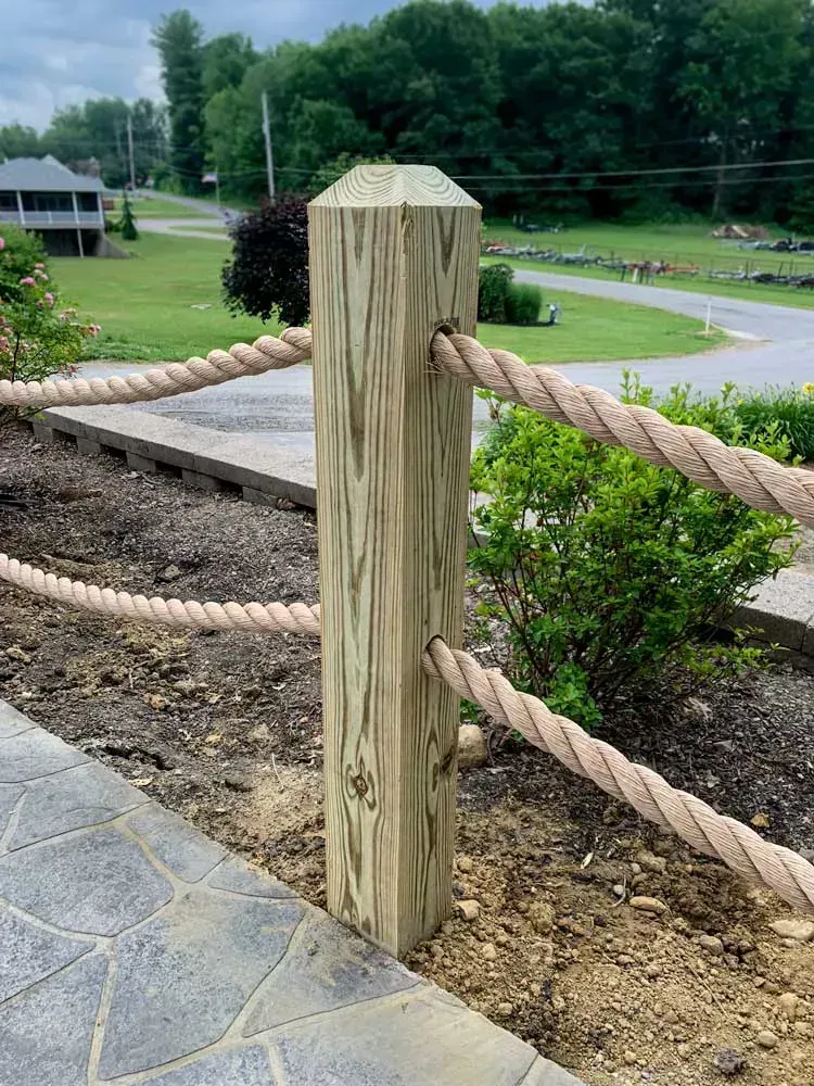 Close-up rope on post