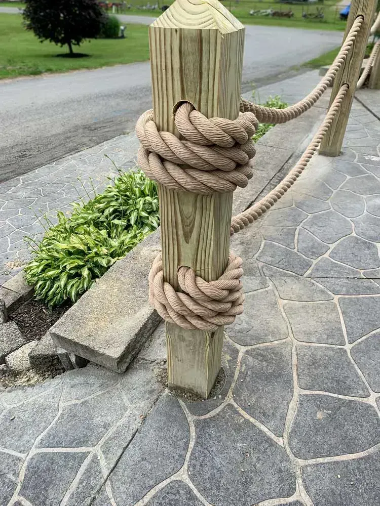 Rope knot detail on post